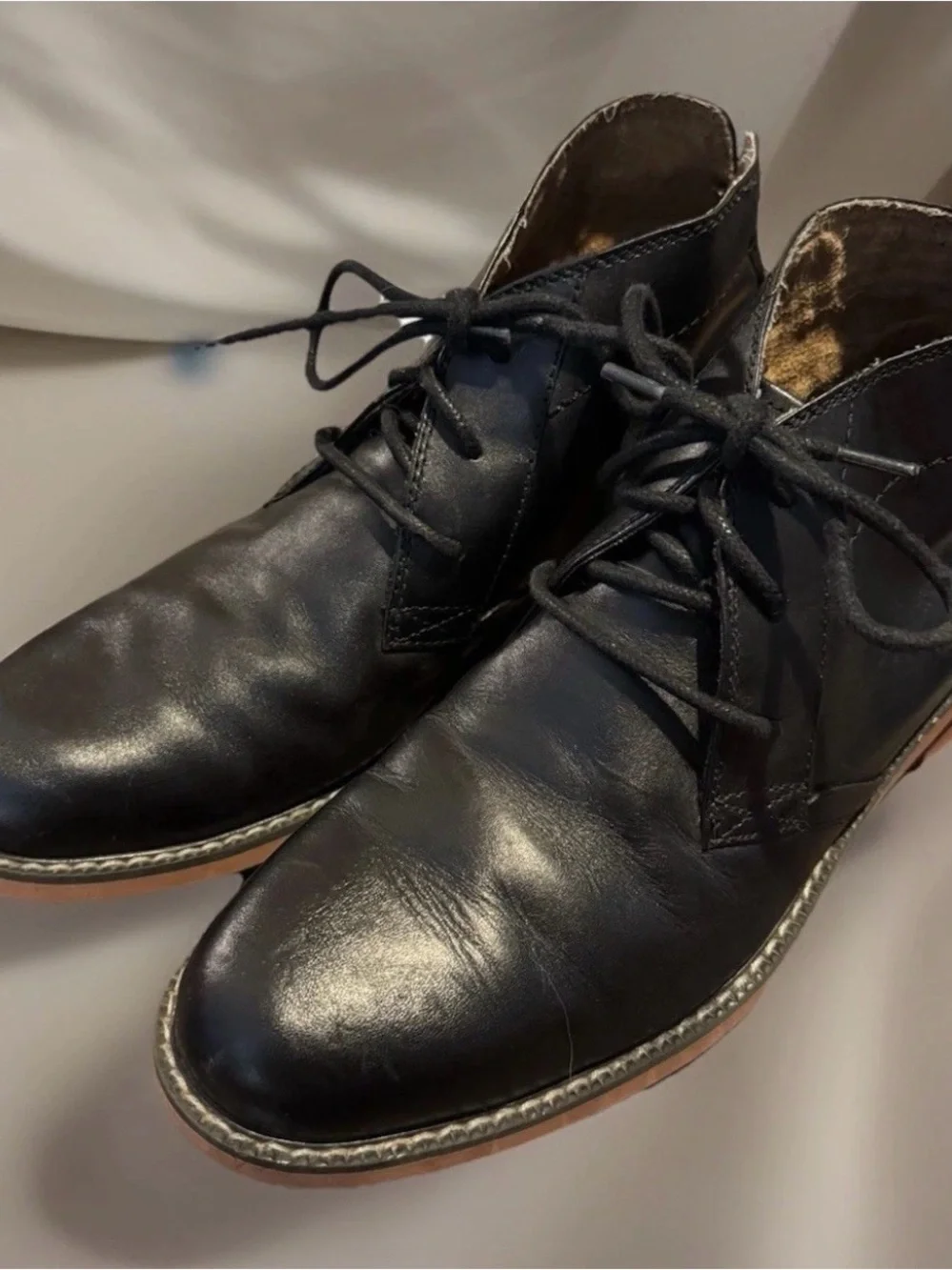 BUNDLE: 2 pairs of men’s 7.5 ankle/chukka boots-Florsheim & Ugg=Black & Brown